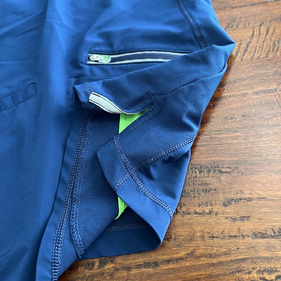 Healing Hands Scrub Top - Picture 4 of 4